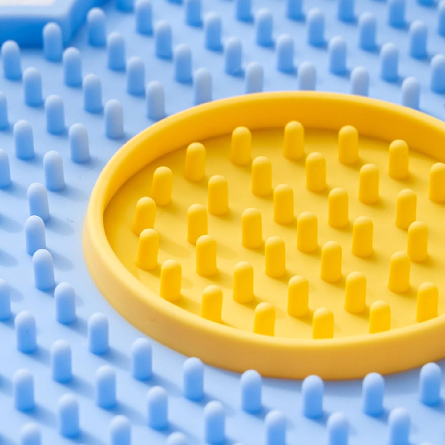 Cat Lick Mat – Silicone Slow Feeder Pad with Suction Cups for Calm Mealtime