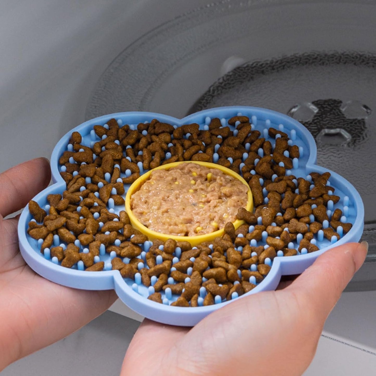 Cat Lick Mat – Silicone Slow Feeder Pad with Suction Cups for Calm Mealtime